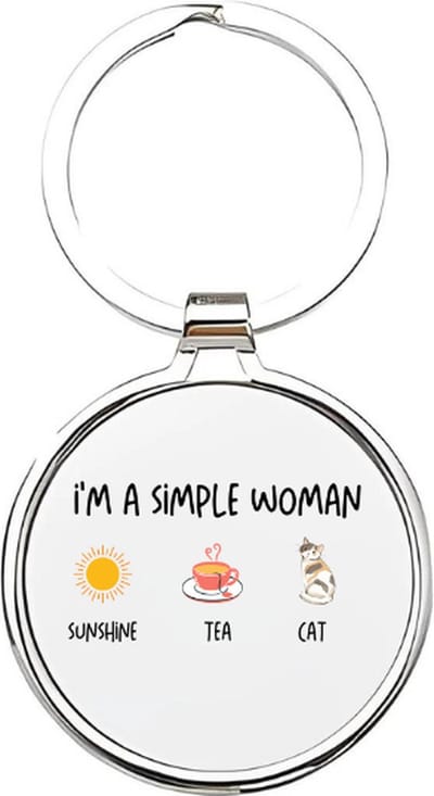 Akyol - i am a simple woman Sleutelhanger - Meisje - vrouwen - vrouw - vrouwtje - girl - woman - cadeau voor een vrouw - cadeau voor je vriendin - vriendin - 4 x 7,5 CM