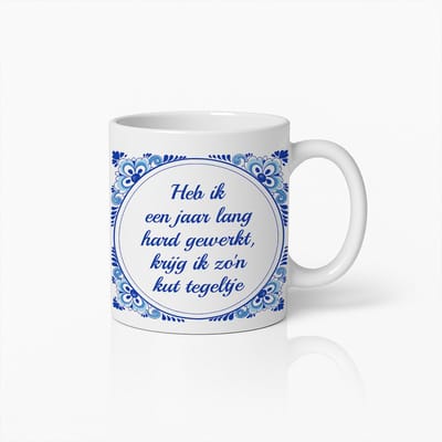 Grappige Nederlandse Spreuk Mok 330ml – “Heb ik een jaar lang hard gewerkt, krijg ik zo’n kut tegeltje” Koffiebeker, Hilarisch Cadeau voor Collega’s en Vrienden