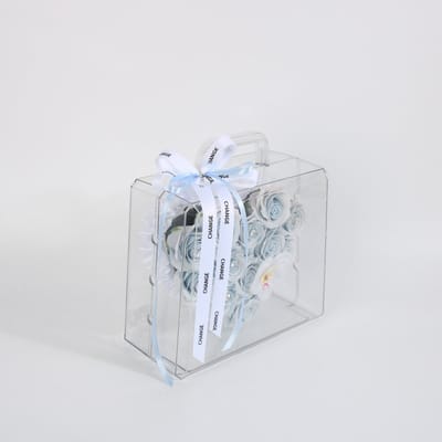 La Roselle Amsterdam Blue Heart Rose Case – Luxe Kunstrozen in Transparante Handtas – Lichtblauw Bloemenarrangement met Orchidee