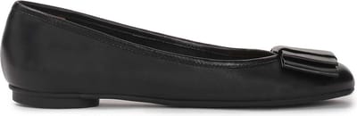 Classic full grain leather ballerinas decorated with a bow