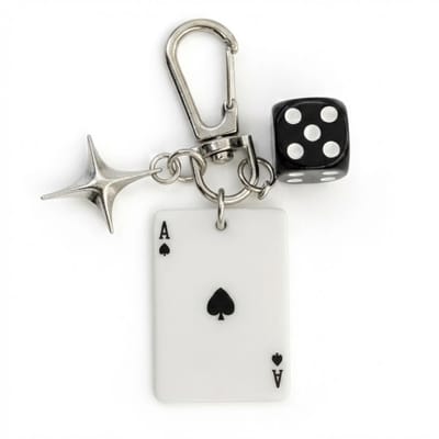 Wit zwart sleutelhanger aas schoppen – speelkaart sleutelhanger met zwarte dobbelsteen en ster hanger – metalen keychain met clip – decoratieve sleutelhanger voor sleutels, tas of rugzak
