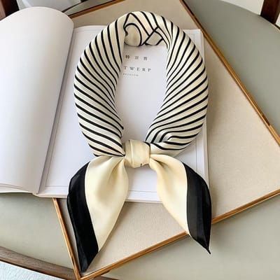 Stijlvolle Sjaal Creme / Beige met zwarte steep - Hoofdband - Sjaaltje - Bandana - Haarband | Dots | Elegant - Casual Klassiek - Zakelijk - Tijdloos | Chique om nek – arm of aan tas! Ook leuk als riem | 70 x 70