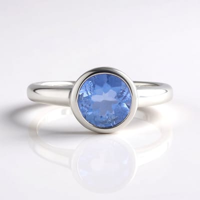 Cavill - Zilveren Ring met Kleurwisselende Fluoriet Rond 1 469 ct - 925 Sterling Zilver Geplatineerd - Elegante Bezelzetting - 7 mm - Dames Sieraad