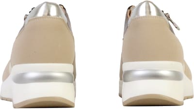 Sneakers met veters
