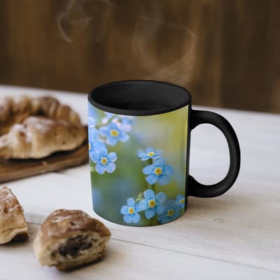 Magische Mok - Foto op Warmte Mokken - Koffiemok - Bloemetjes - Blauw - Vergeet mij nietjes - Magic Mok - Beker - 350 ML - Theemok