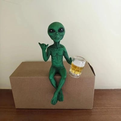 *Statue d'Alien Vert en Résine Tenant un Verre à Bière Décor Thématique Intérieur/Extérieur Décoration d'Étagère de Bureau Décor Original Décor Thématique Décorateurs d'Intérieur black