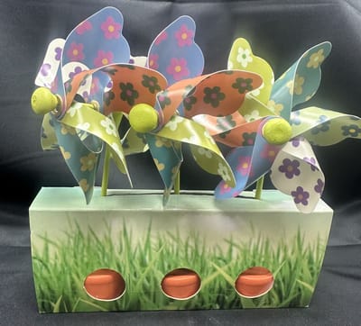 Set van 3 decoratieve windmolentjes in pot - kunststof+houten steker "multi-colour + bloemen"- meerkleurig + oranje potjes- dia 9 cm x hoogte 16 cm - Tuinaccessoires - tuinstekers