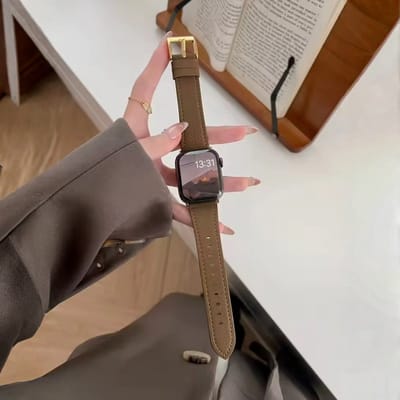 MY PROTECT - Leren Bandje - Geschikt Voor Apple Watch Bandje - Series 1/2/3/4/5/6/7/8/9/10/11/SE - 38mm - 40mm - 41mm - 42mm - Leren Band Gouden Gesp - Coffee