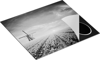 Chefcare Inductie Beschermer Rode Rozen Bloemenveld met een Windmolen - Zwart Wit - 60x50 cm - Afdekplaat Inductie - Kookplaat Beschermer - Inductie Mat