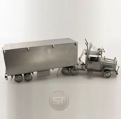 Metalen beeld - Vrachtwagen met oplegger - Beroepen - Transport - Moerenbeeldje - 14x50x10 cm - by Rawa