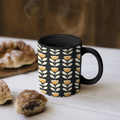 Magische Mok - Foto op Warmte Mokken - Koffiemok - Retro - Bloem - Zwart - Okergeel - Magic Mok - Beker - 350 ML - Theemok