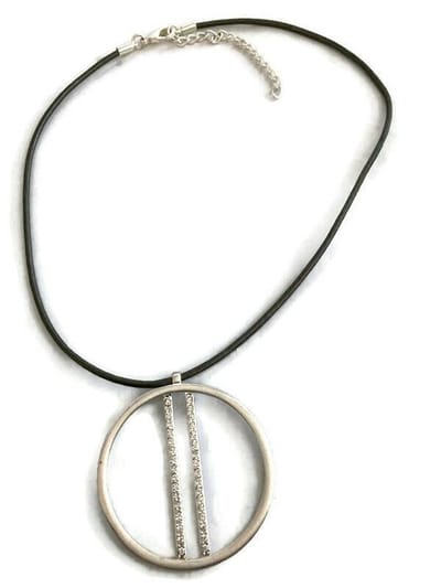 Petra's Sieradenwereld - Leren ketting grijs met hanger strass RVS (880)