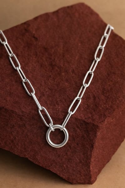 Lundholm Ketting Dames Zilver - Premium Stainless Steel Jewellery - Schakel Ketting Zilverkleurig - Paperclip Schakelketting 50 + 5 cm met Rond Bedelring voor Hanger - Elegant & Tijdloos - My Elva Serie - Luxe Geschenkverpakking
