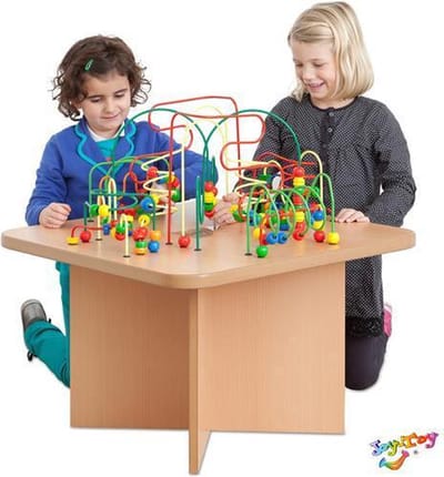 Kralentafel activiteitentafel met kralen