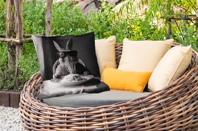 Sierkussen Buiten - Konijn - Bunny - Zonnebril - Tafelkleed - Pasta - Schattig - 60x60 cm - Weerbestendig