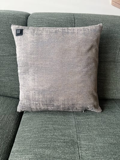 Warmpi Chenille Warmtekussen Off-White 45x45cm - Draadloos infrarood sierkussen met powerbank - 3 warmtestanden