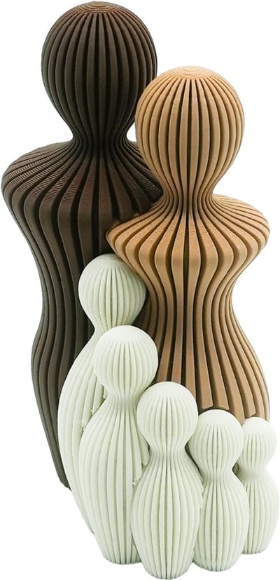 Familie beeldjes – Papa & mama met 5 kinderen - Bruin, Mokka en Wit - 3d geprint - Modern decoratief beeld - Cadeau voor familie/ koppel - Decoratief cadeau - 15CM
