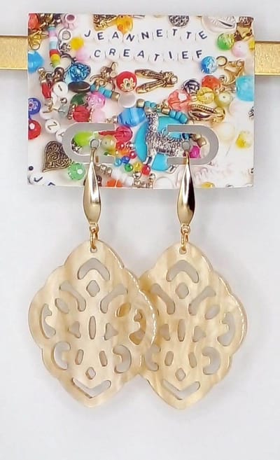 Jeannette-Creatief® - Resin - Barok Ruit Beige - Beige Oorbellen - Resin Oorbellen – Oorbellen Beige - Gouden Oorbellen - Oorbellen – Oorhangers - Oorbellen dames - Oorhaakjes