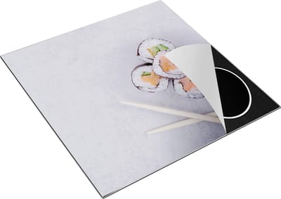 Chefcare Inductie Beschermer Sushi met Stokjes op een Grijze Achtergrond - 78x78 cm - Afdekplaat Inductie - Kookplaat Beschermer - Inductie Mat