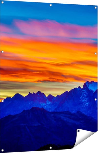 Gards Tuinposter Oranje Zonsondergang in de Bergen - 90x120 cm - Tuindoek - Tuindecoratie - Wanddecoratie buiten - Tuinschilderij