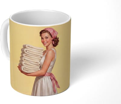 Mok - Koffiemok - Handdoeken - Vrouw - Jurk - Roze - Mokken - 350 ML - Beker - Koffiemokken - Theemok