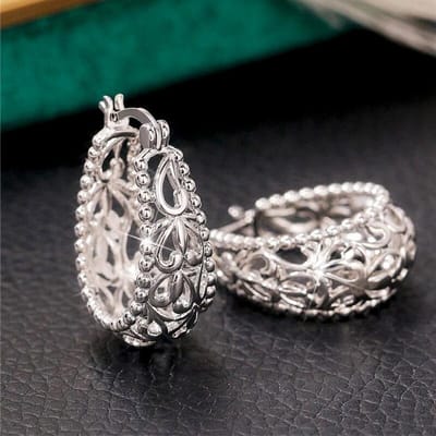 Huitan Metallic Stijl Oorbellen Dame Sierlijke Sieraden voor Vrouwen Elegante Dames Accessoires voor Jubileum Ceremonie Feest gray