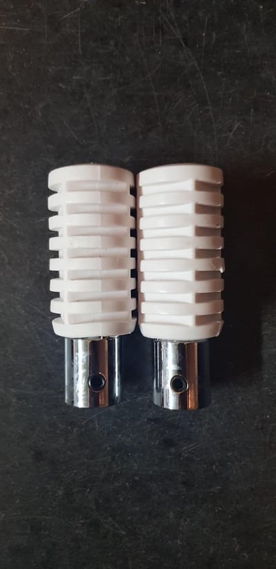 Buzzetti voetsteunen wit voor brommers - Honda camino - set van 2 stuks