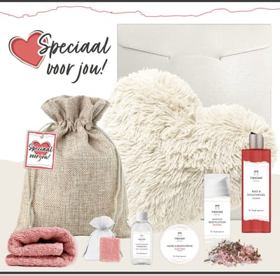 Geschenkset “Speciaal Voor Jou!” - 8 producten - 1220 gram - Triomf Cosmetica | Giftset voor haar Verjaardag Cadeau Valentijnsdag Valentijn Luxe wellness cadeaubox Vriendin Vrouw Meisje Cadeaupakket Hartje Liefde Geschenk Pakket Gift Rood Crème