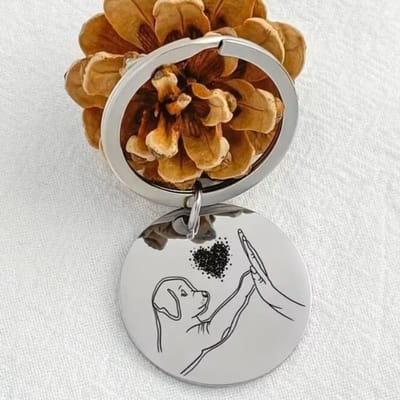 sleutelhanger,troost cadeau ,gedenken,hond met mensenhand