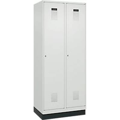 C+P Evolo Plus garderobekast, 2 vakken, 400 mm vakbreedte, met plint, rechts scharnierend, B 800 x D 500 x H 1950 mm, cilinder, lichtgrijs/lichtgrijs
