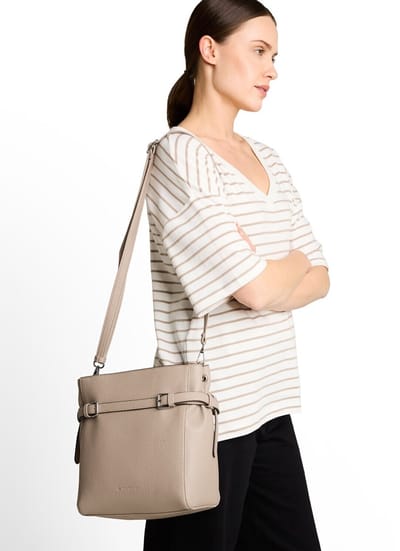 Tom Tailor - TTSORA M Schoudertas met riemdetail - Maat ONESIZE - taupe / taupe