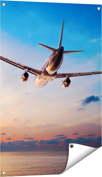 Gards Tuinposter Vliegtuig Boven de Zee bij Zonsondergang - 60x90 cm - Tuindoek - Tuindecoratie - Wanddecoratie buiten - Tuinschilderij