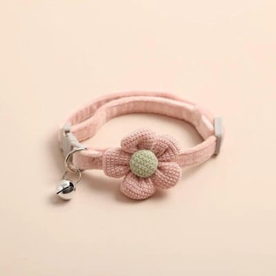 Collier pour chat avec jolie fleur, 1 pièce, boucle réglable, clochette, fournitures pour petits animaux de compagnie, collier pour chaton rose