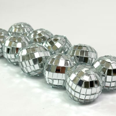 MGM Trading - set van 30 kleine spiegel discoballen, 3 cm (1.2 inch) diameter, zilveren kerstbal ornamenten, taartdecoratie, feest- en podiumdecoratie