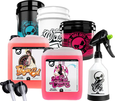 Nuke Guys 5 Ltr wasset, bestaande uit; 3 Emmers 2 x 19 ltr 1 x 16 ltr , 5ltr. Pink Cherry, 5 Ltr. Velgenreiniger. Nu met kosteloos een 360 graden sprayer