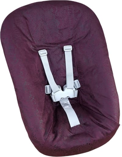 #64 newborn hoes, Aubergine zwart slangenprint suede look, Stokke Tripp Trapp. Ook geschikt voor Kidsmill Up.