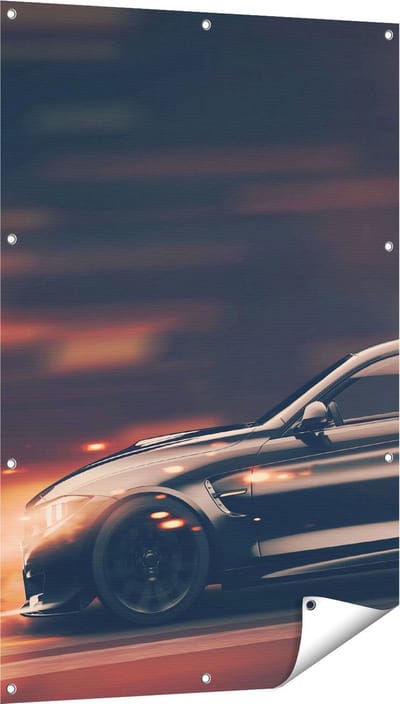 Gards Tuinposter Zwarte Sportwagen Auto met Vlammen - 80x120 cm - Tuindoek - Tuindecoratie - Wanddecoratie buiten - Tuinschilderij