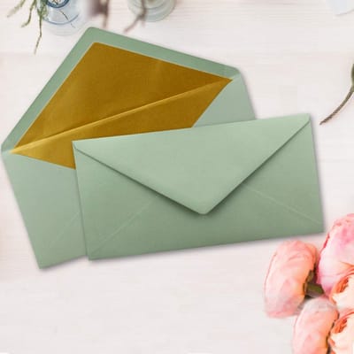 15 Luxe DIN Lang Enveloppen Eucalyptus Groen met Gouden Metallic Binnenkant - 110x220 mm