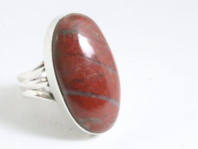 Grote ovale zilveren ring met rode jaspis - maat 22