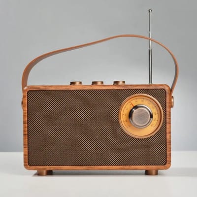 Draagbare radio - Retro radio - Draadloze Bluetooth-luidspreker - 360° stereo - Bluetooth 5.4 - 6,5*16*9 cm - Radio op batterijen - USB-aansluiting - Radio-afstemknop - Bruin - WALALLA AS23
