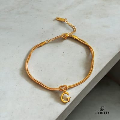 Leerella | G | Stijlvolle Letter Armband van Hoogwaardig RVS in Goudkleur met Initialen – Perfect voor Dames en Heren | Luxe Accessoire met Persoonlijke Touch Moederdag, Valentijnsdag en Verjaardag Cadeau 16+5cm