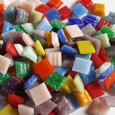 Glas Mozaiek steentjes Vierkant 1x1 cm Regenboog kleuren 300 gram