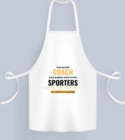 Akyol - ik ben de trotste coach van de grappigste, leukste en beste sporters, en ja dit heb ik van hun gekregen Keukenschort - Coach - de trotste coach - sport - verjaardagscadeau - cadeautje voor coach - coach artikelen - gift - 82 bij 71 cm