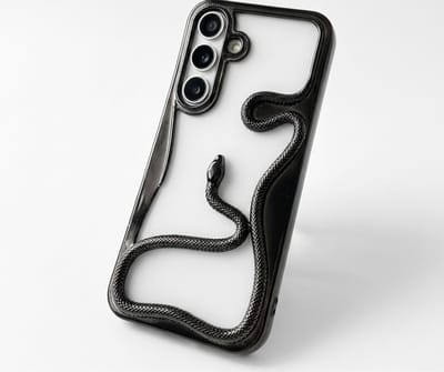 Zwart slang design telefoon hoesje geschikt voor Samsung Galaxy S25 dames en heren met 3D reliëf slang detail, zachte TPU backcover met electroplating rand en effen kleur afwerking