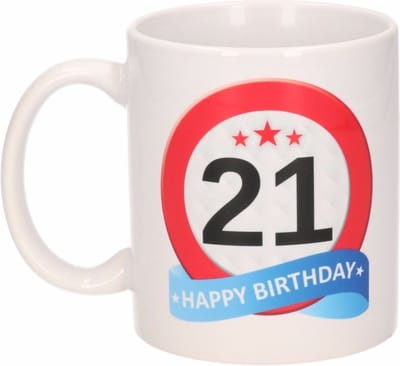 Beallatio Decorations - 21 jaar Verjaardag koffiemok - cadeau beker - stopbord print met happy birthday - 300 ml - keramiek - wit