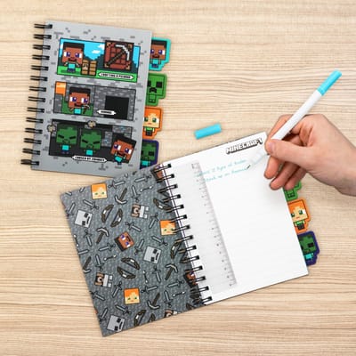 Minecraft Notebook Stationery Set for Boys, Officieel Gelicentieerde A5 Spiraal‑Gebonden Planner met 4 Verdelers en Liniaal, Terug naar School Benodigdheden – Paladone