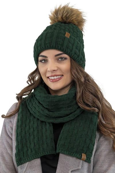 Vivisence Dames Winter Muts En Sjaal Set - Zachte Breiwerk Met Fleecevoering En Pompon Van Imitatiebont - Houdt Warm En Comfortabel Tijdens Koude Winterdagen En Past Dankzij Elastische Pasvorm - Groen