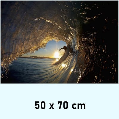 Allernieuwste.nl® Canvas Schilderij * Surfer in een Golf bij Zonsondergang * - Surfsport - Print - Kleur - 50 x 70 cm
