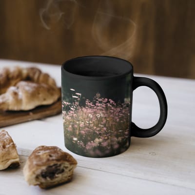 Magische Mok - Foto op Warmte Mokken - Koffiemok - Hert - Wilde bloemen - Bos - Magic Mok - Beker - 350 ML - Theemok