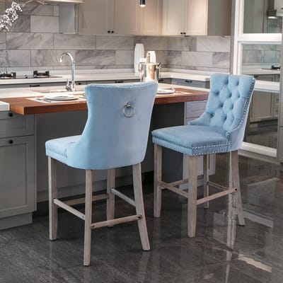 BLACKCOLORS Eigentijdse barstoelen bekleed met fluweel met capitons en houten poten, verchroomde spijkerversiering, barstoelen in casual stijl, barstoelen, set van 2 (lichtblauw), DE2002LB